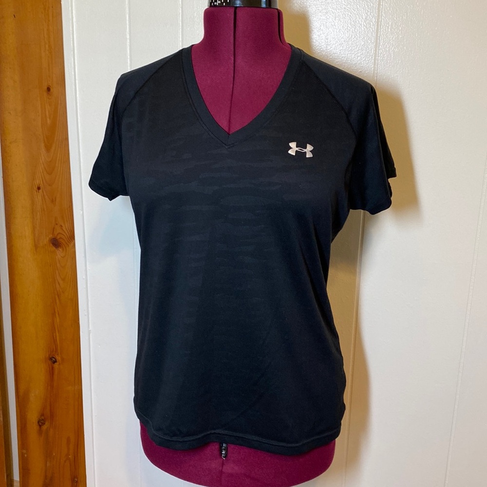 Under Armour Heat Gear black short sleeve semi-fitted workout top LARGE